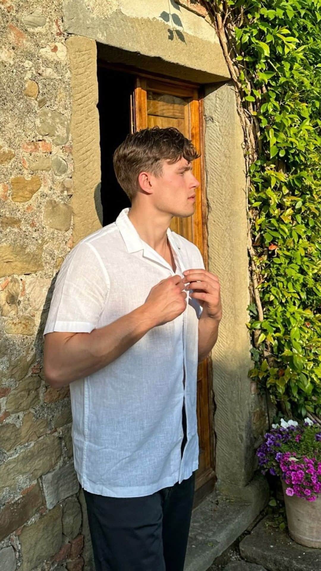 のインスタグラム：「Soaking up the sun in style with @finntr #pepemeup」