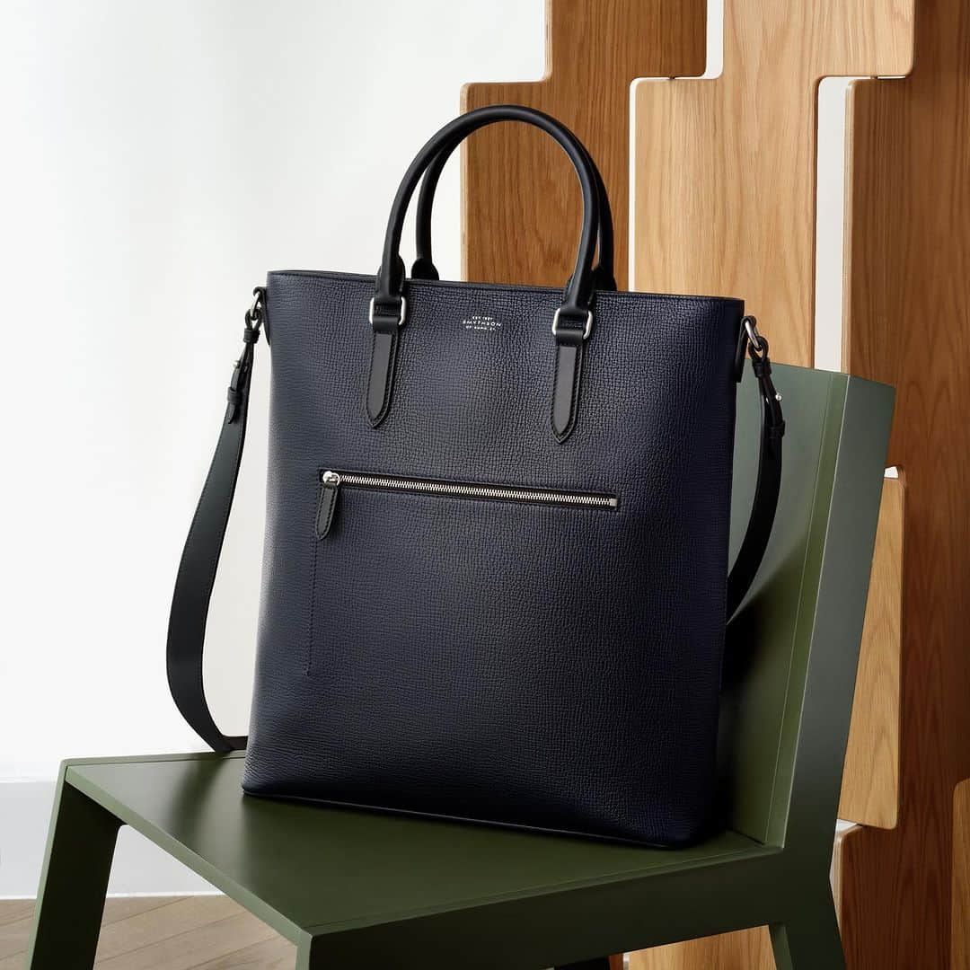 スマイソンさんのインスタグラム写真 - (スマイソンInstagram)「Where effortless utility meets sophisticated style, our business bags are designed to keep you sharp and put together.」8月6日 20時00分 - smythson