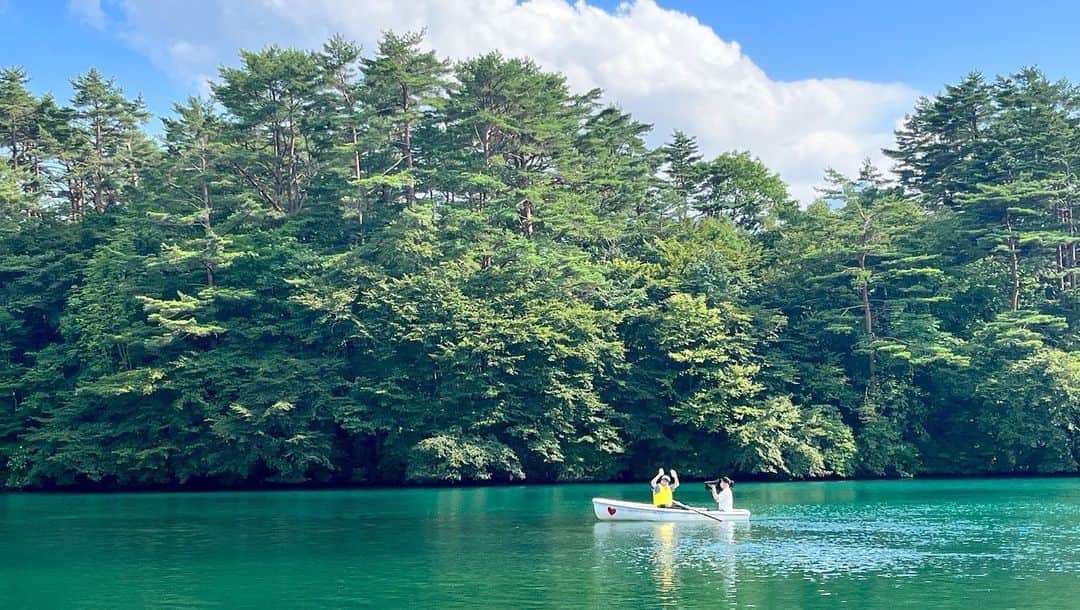 直川貴博のインスタグラム：「あす8月7日(月) ZIP! は・・・💙🎀 福島から全国へ 生中継ーーーー📡💫  神秘の絶景＆ご当地ひ〜んやりグルメをお届けしますっ！  あさ７時台での放送です📺✨ ぜひご覧くださいっ！！！（^人^） #NOWニッポン夏の全国SP 🌻  #福島 #北塩原村 #裏磐梯 #避暑地  #五色沼  #日本テレビ #日テレ #ZIP #💙 #🎀 #福島中央テレビ #アナウンサー #先輩 #小野紗由利  #後輩 #直川貴博 #ノウパン #🍞 #🎤」