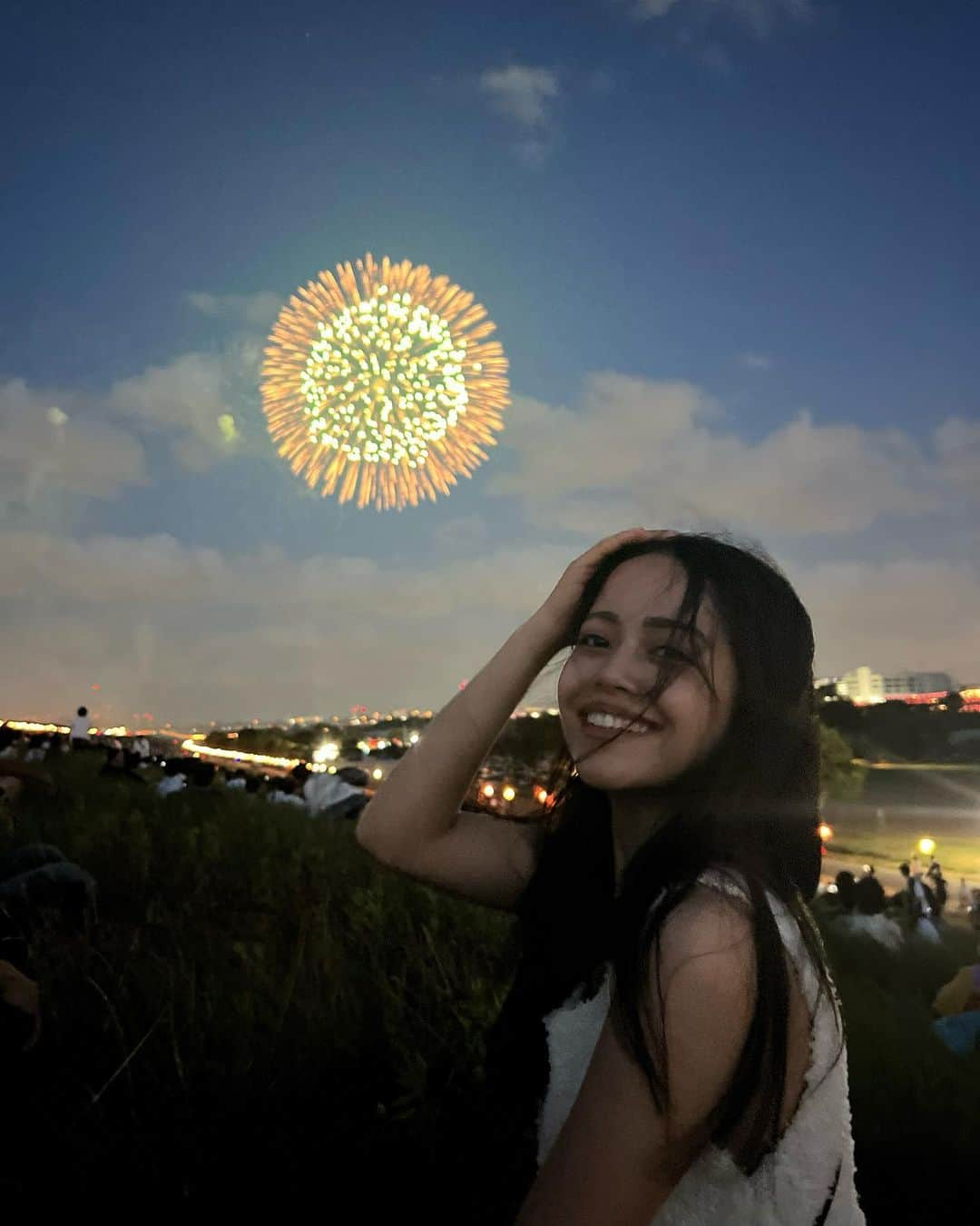 サラ・コールディさんのインスタグラム写真 - (サラ・コールディInstagram)「君がいた夏は遠い夢の中〜🎆♪ . 草の上に座ってとても近くで花火見て、夏をめっちゃ夏したって感じですごく夏だった。🤷🏻‍♀️🎆💕」8月6日 20時02分 - imsarakrd