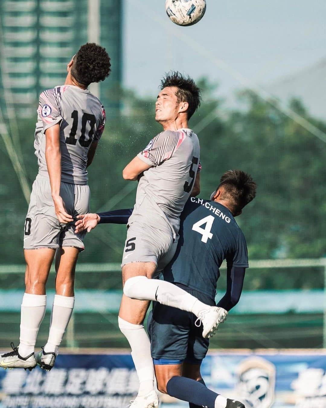 一柳夢吾さんのインスタグラム写真 - (一柳夢吾Instagram)「これも仕事。  photo by: @sportspontaiwan ？  #taiwanfootball#taiwanfootballleague#taiwan#taipei#台湾#台北#台湾サッカー#台湾サッカーリーグ#台灣企業甲級足球聯賽#一柳夢吾」8月6日 20時13分 - yugo_ichiyanagi