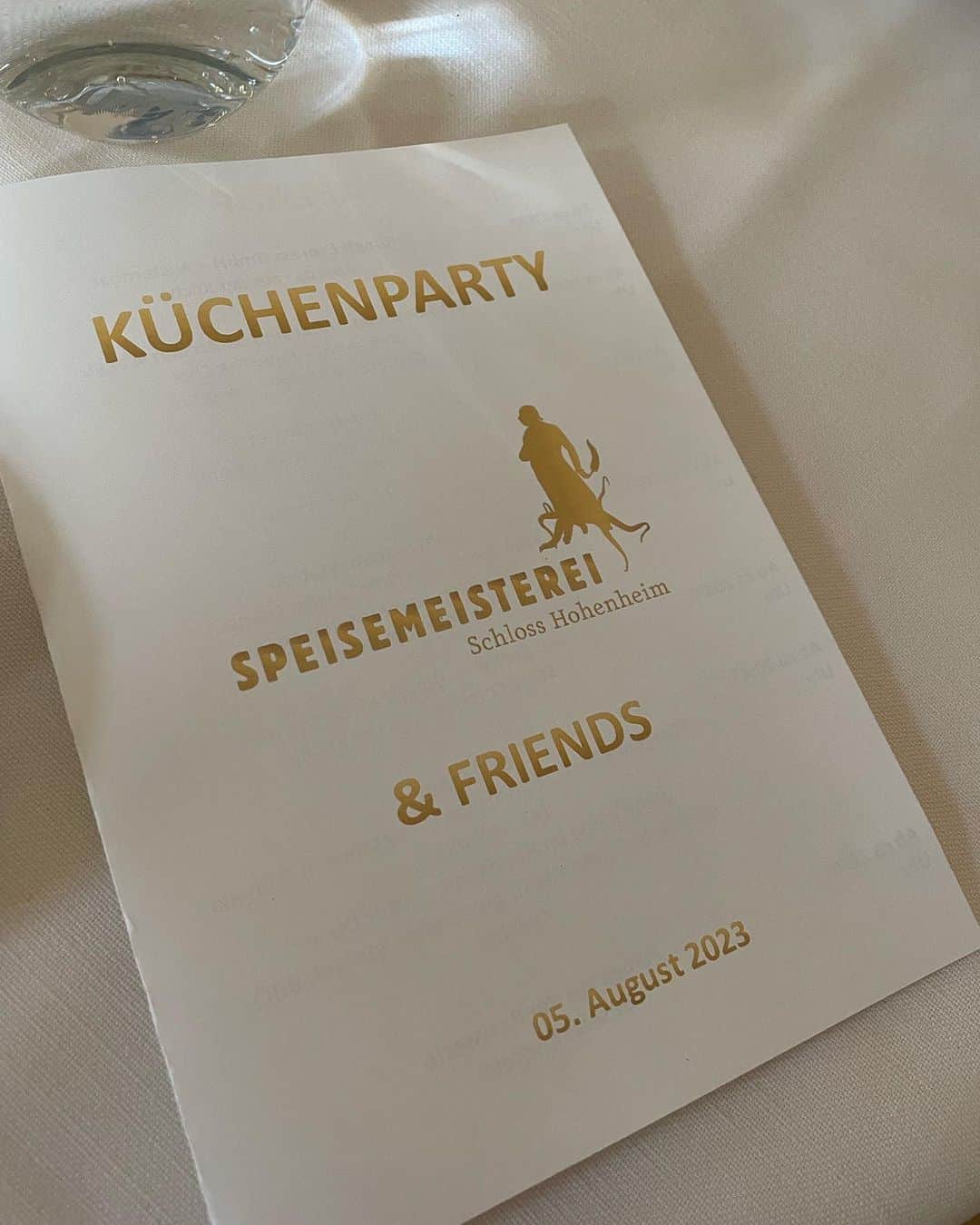 エリザベト・ザイツさんのインスタグラム写真 - (エリザベト・ザイツInstagram)「Küchenparty der Speisemeisterei Stuttgart 🥗🍛.   Danke für einen tollen Abend mit hervorragendem Speis und Trank ☺️   #food #drinks #küchenparty #sternerestaurant #eliseitz」8月6日 20時13分 - seitzeli