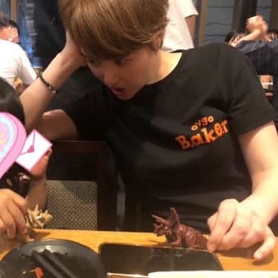 キム・ソナのインスタグラム：「#latepost   좀 힘들어도😅ㅎ 조카들이랑 노는게 젤 행복해💖 love🩷    #ソナサウルス」
