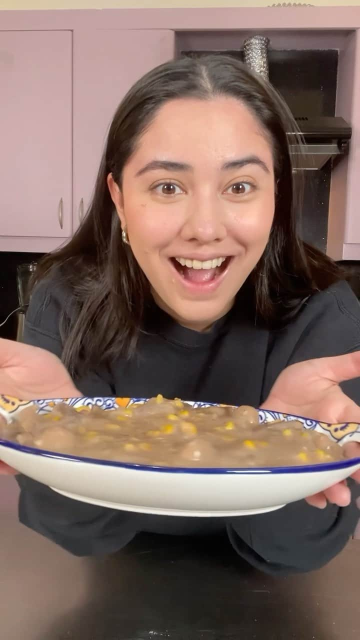 ローレン・ヤングのインスタグラム：「Creamy beef and mushroom with corn!!! Nakapasarap talaga!!   #YanAngJollyLove #JollyEats @jollyeatsph」