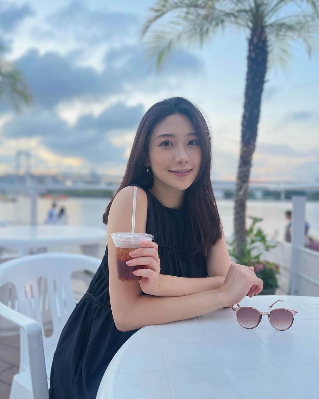 松田和佳さんのインスタグラム写真 - (松田和佳Instagram)「夏の夕方すき🎐🫧🫶🏻  #夏休み #夏 #夏コーデ #なつ #海 #ビーチ #お台場 #さんぽ #夕日 #summervibes #フリーアナウンサー」8月6日 20時18分 - waka_matsuda