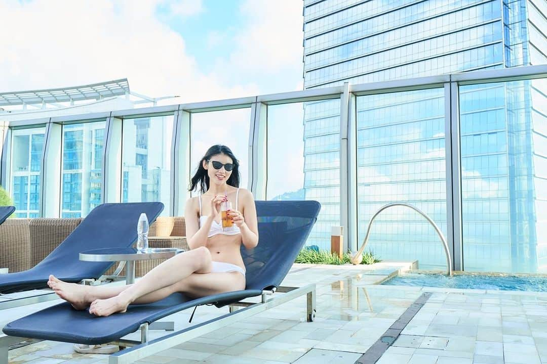 i_am_happpyさんのインスタグラム写真 - (i_am_happpyInstagram)「.  DAY OFF ☁️ ☁️ ☁️  #hongkong#whotel#whotelhongkong #pool#dayoff#poolday#ootd#香港」8月6日 20時18分 - i_am_happpy