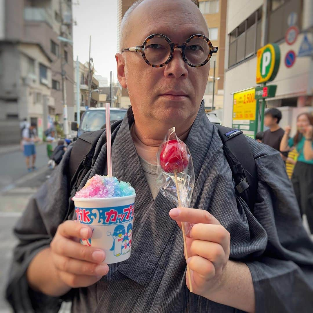 池田有希子さんのインスタグラム写真 - (池田有希子Instagram)「浴衣で縁日！まるで文豪のコスプレのようになってしまったモーリーです。シロップかけ放題のかき氷でハワイのマツモトシェイブアイスもどきを作って遊びました🌈晩御飯は屋台で買ったあれこれ！」8月6日 20時30分 - yukikoikeda