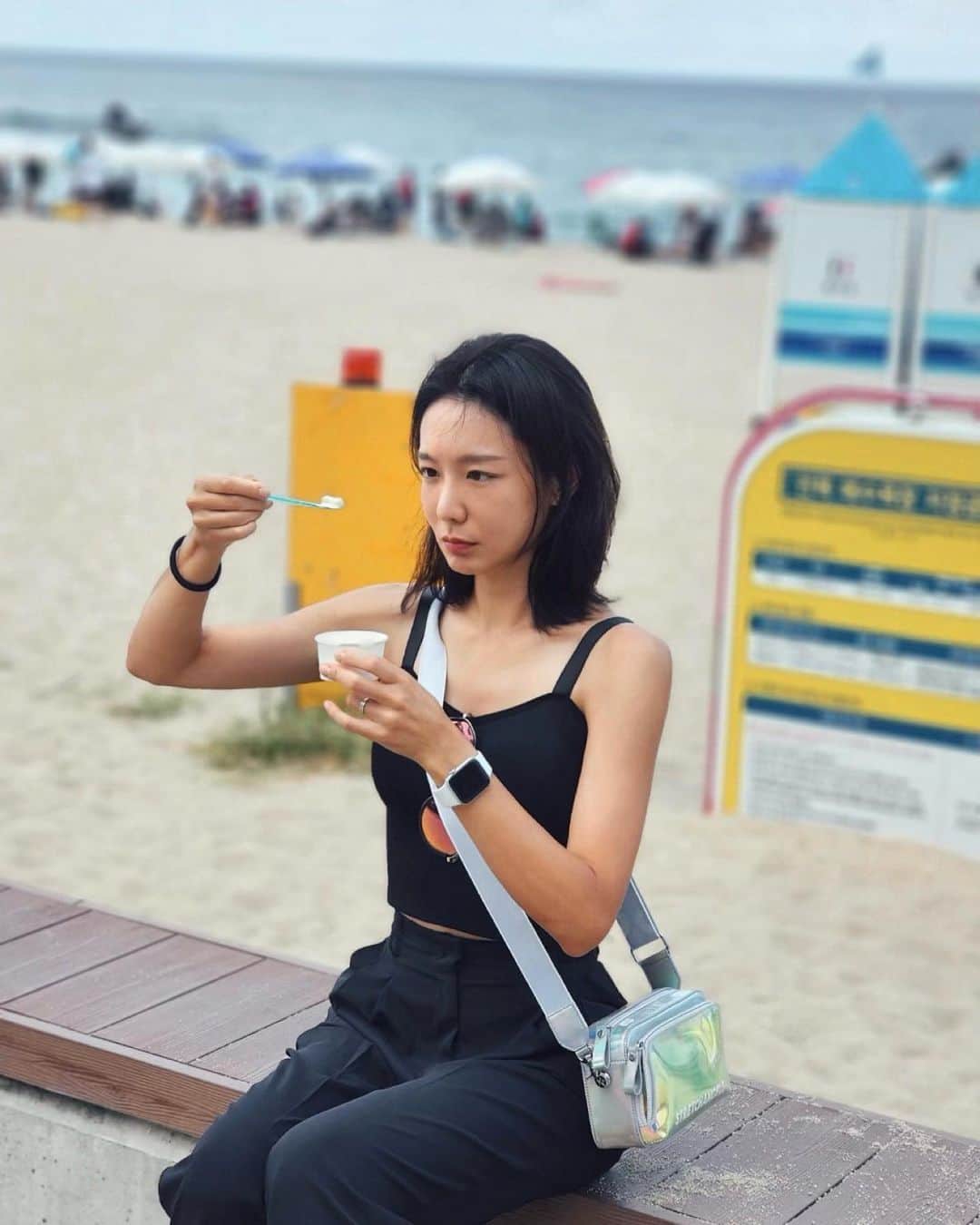 シン・ソユルのインスタグラム：「⠀ ⠀ 🎥하루 전, photo by @dddong_joo ⠀ ⠀」