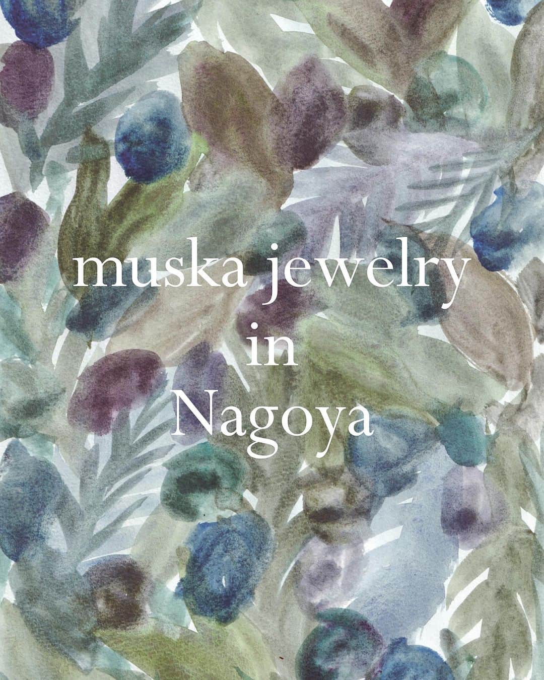 muskaのインスタグラム：「＜muska in 名古屋＞太陽が眩しい夏、いかがお過ごしでしょうか。8月18日（金）から20日（日）まで名古屋にてmuska のジュエリーフェアを開催致します。フェアには、和彫りが美しい2 連リングやフラワーリングなどの新作に加え、厳選した宝石でお作りした一点物ジュエリー、人気の定番アイテムをお持ちします。また、19 日（土）はデザイナー田中による一点物・婚約指輪のオーダーメイドジュエリーのご相談も承ります。 名古屋での開催は2 年ぶりとなります。ぜひ足をお運びください。 * オーダーのご相談はご予約優先です。結婚指輪は全日ご覧いただけます。  Date : 8月18日（金）〜8月20日（日） 12:00-18:30（最終日 17:00迄） Access : 愛知県名古屋市中区丸の内1丁目12-3 Gallery blanka  #muskajewelry #the6thnight #第六夜」
