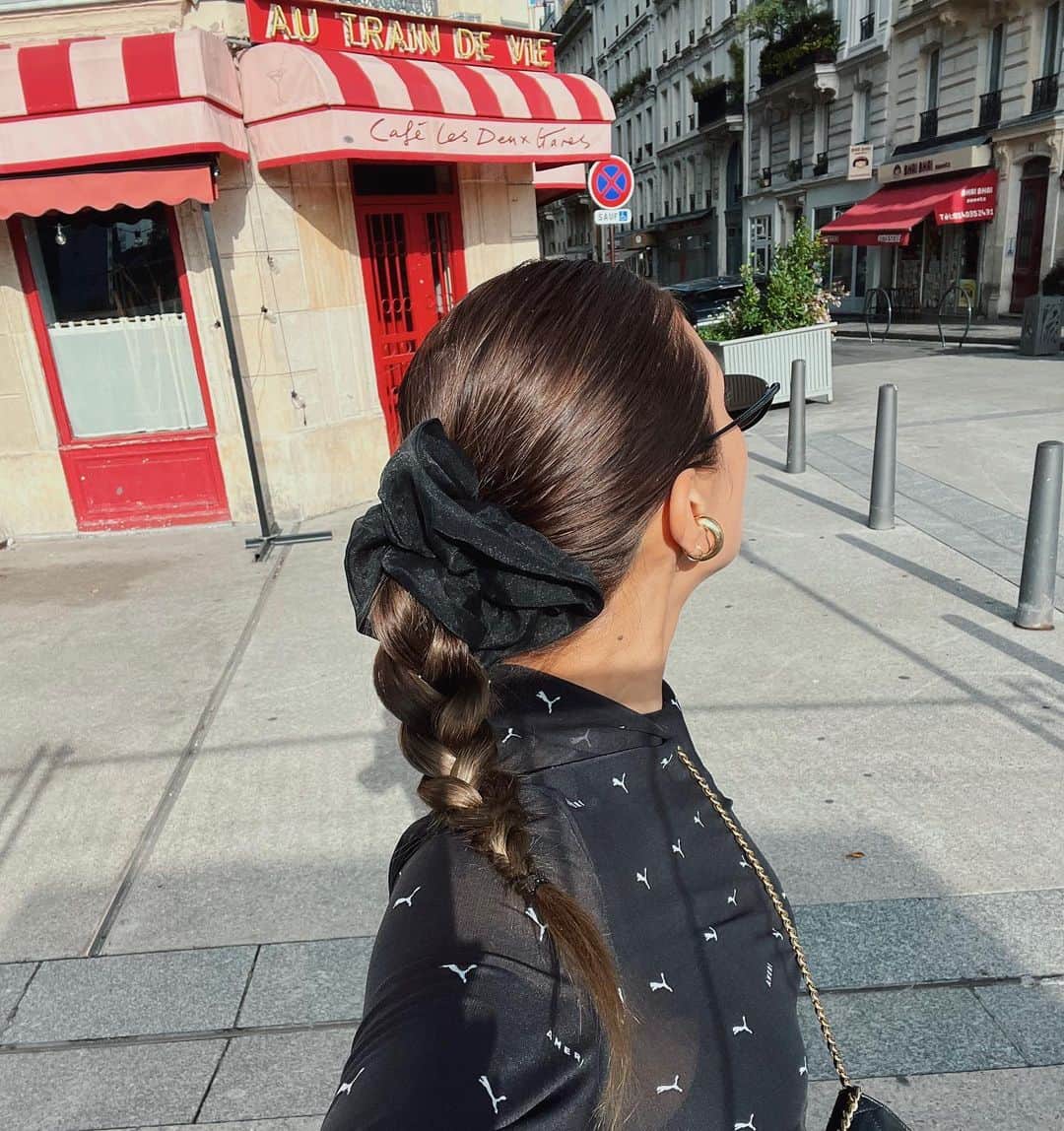 小竹麻美のインスタグラム：「Bonjour Paris 🇫🇷❤️  パリのこたちの髪の毛マネした」