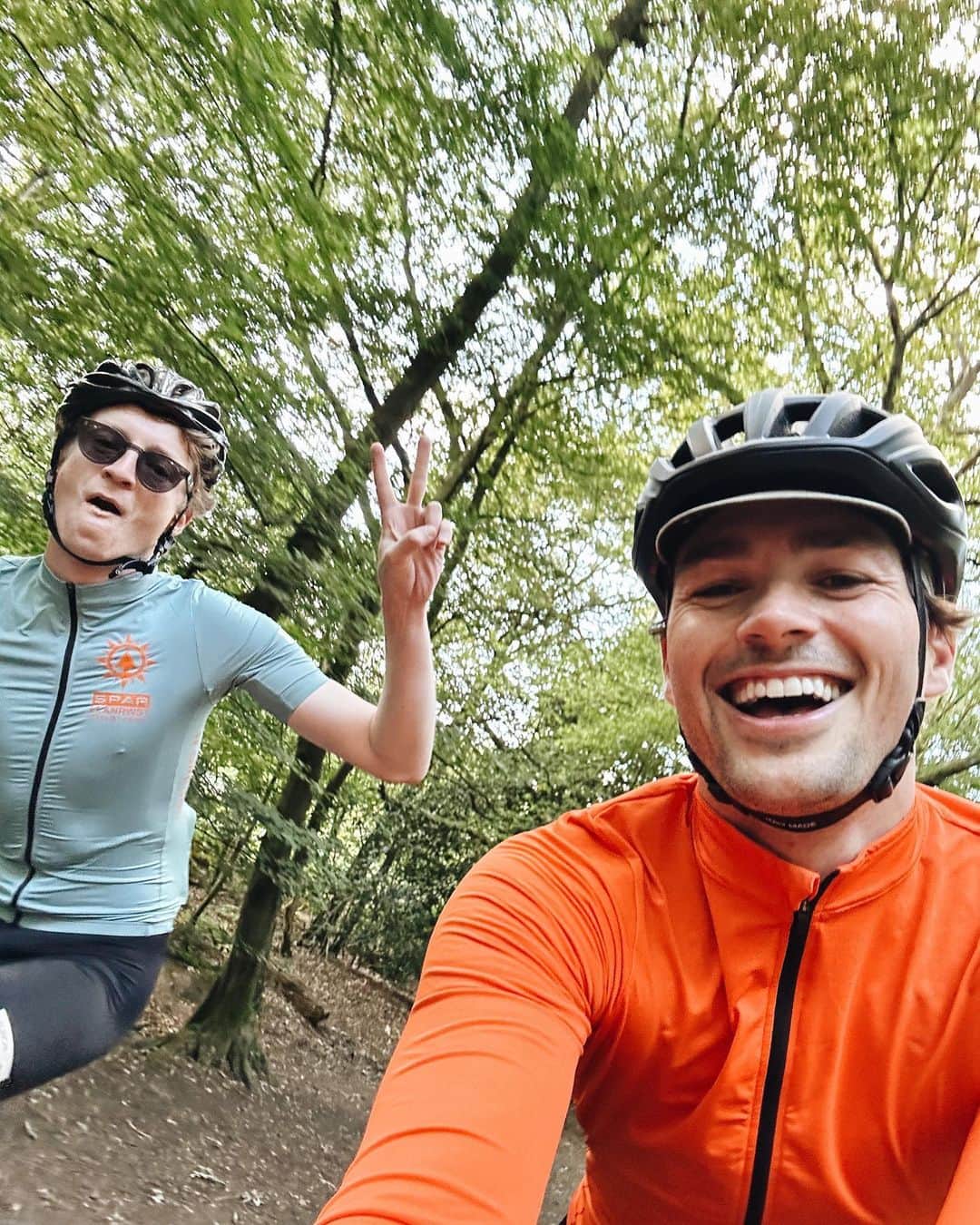 Jackson Harriesさんのインスタグラム写真 - (Jackson HarriesInstagram)「Finally got back out on the bike for a ride and it felt so good 🚴.   Nothing beats leaving the city on two wheels and smelling the fresh countryside air. Every time I do I’m reminded how easy it is to get stuck in a routine within the invisible borders of a city. So this is your reminder to dust off your bike, running shoes or walking boots and get out into nature - adventure awaits!   Cycled 4 hours straight and now I’m dead. Literally crawled back into my apartment and collapsed. 😵  (Spot the giant hare which runs across the path in the final video. 🐇)」8月6日 20時48分 - jackharries
