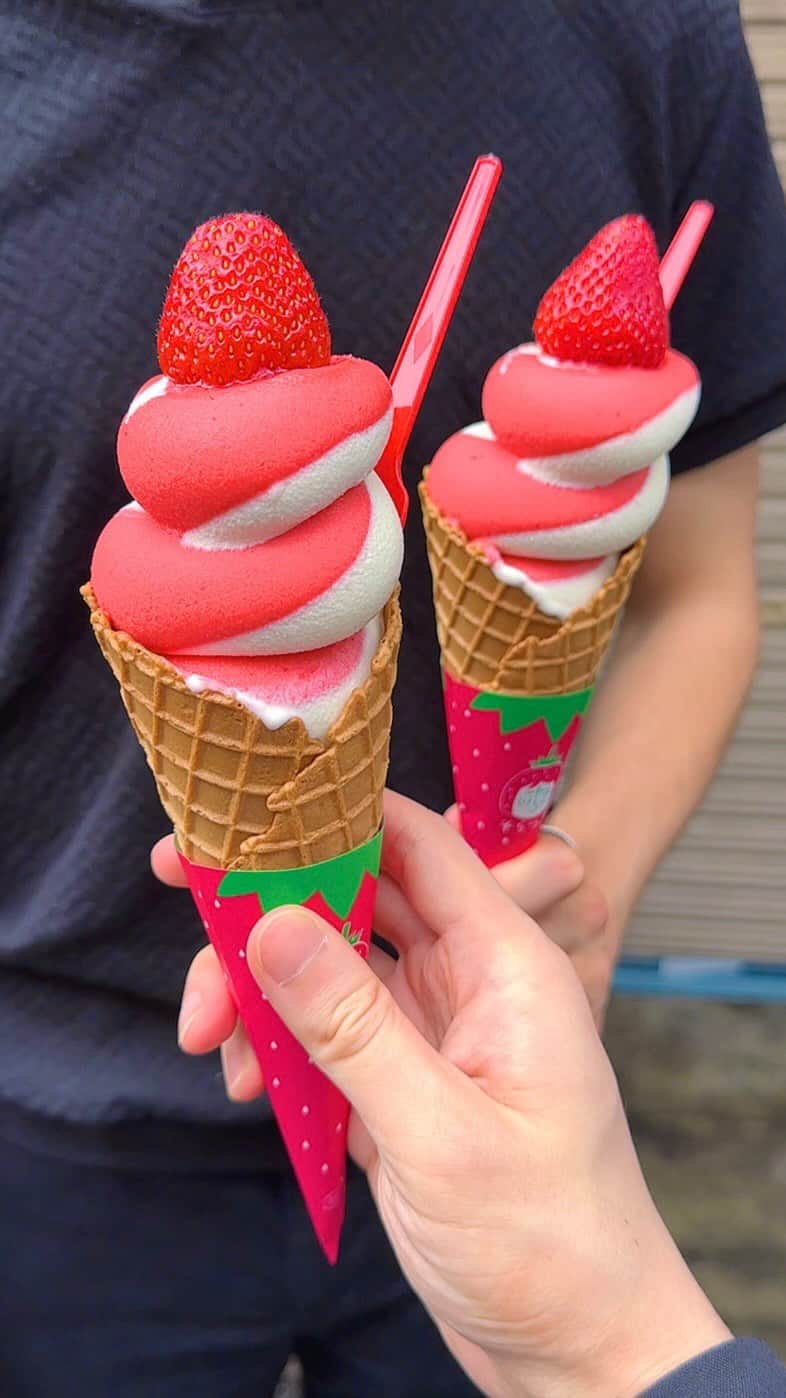 ゆうとグルメのインスタグラム：「🍧東京旅行おすすめグルメまとめ8選🍧 ㅤㅤㅤㅤㅤㅤㅤㅤㅤㅤㅤㅤㅤ 夏休みに向けて東京旅行でおすすめのグルメがあるお店を8店舗まとめてみました！  気になるお店があったらあとで見返せるように保存しておいてくれると嬉しいです！  ①新大久保【#cafebinggo】生ももかき氷 1340円 ㅤㅤㅤㅤㅤㅤㅤㅤㅤㅤㅤㅤㅤ ②築地【#築地そらつき】いちごミルクソフト ㅤㅤㅤㅤㅤㅤㅤㅤㅤㅤㅤㅤㅤ ③押上【#まんまる】ひんやりメロン白玉 790円 ㅤㅤㅤㅤㅤㅤㅤㅤㅤㅤㅤㅤㅤ ④新宿【#ARK2nd】明太子パスタシカゴピザ 2900円 ㅤㅤㅤㅤㅤㅤㅤㅤㅤㅤㅤㅤㅤ ⑤人形町【#ateliermatcha】抹茶ガトー 850円 ㅤㅤㅤㅤㅤㅤㅤㅤㅤㅤㅤㅤㅤ ⑥表参道【#bpcdonuts】クリームドーナツ 430円 ㅤㅤㅤㅤㅤㅤㅤㅤㅤㅤㅤㅤㅤ ⑦神保町【#山の上ホテル】 白桃パフェ 2500円 ㅤㅤㅤㅤㅤㅤㅤㅤㅤㅤㅤㅤㅤ ⑧銀座【#福禄寿】まるごとメロンかき氷 3000円  どれが1番食べてみたい🍧🍓🍈？？  #東京グルメ #東京カフェ #東京ランチ #東京 #tokyo   #東京観光 #東京旅行 #表参道グルメ #表参道カフェ #原宿カフェ #原宿グルメ #新大久保グルメ #新大久保カフェ #銀座グルメ #銀座カフェ #カフェ巡り #カフェ好きな人と繋がりたい #ごはん記録 #japantravel #japantrip #instafood #japan」
