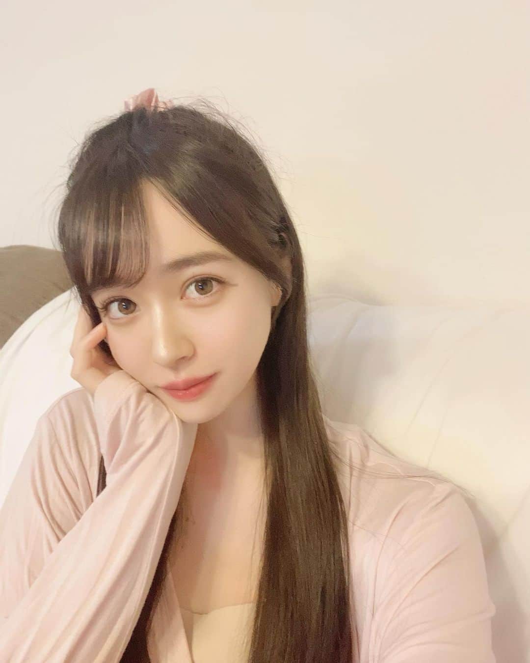 ナタリア聖奈さんのインスタグラム写真 - (ナタリア聖奈Instagram)「・ ナチュラルな私も推してみる??♡  #ナタリア聖奈 #ナチュラルメイク #清楚系女子 #清楚コーデ #部屋着女子 #ハーフアップ」8月6日 20時41分 - _natamilk_