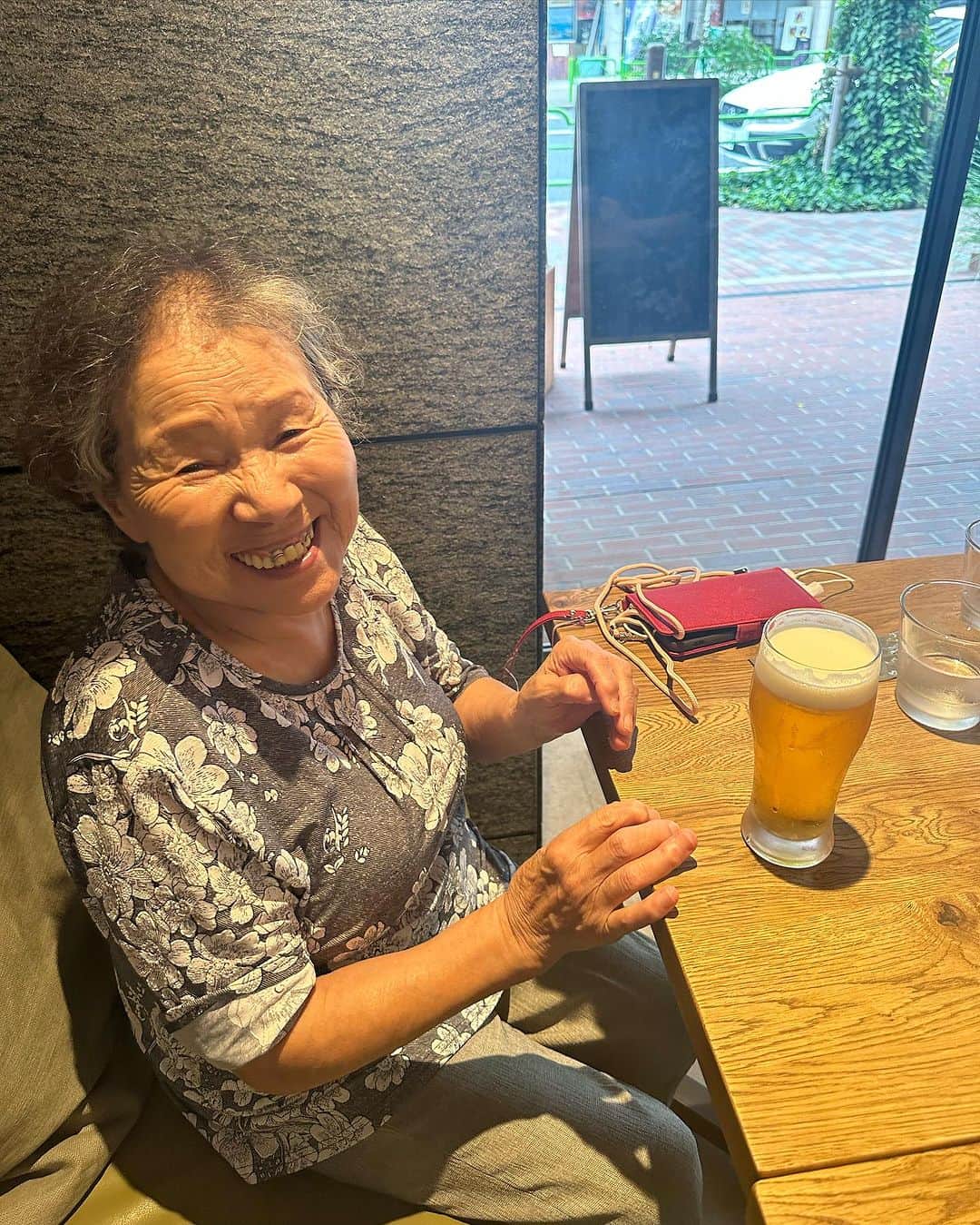 りーまるさんのインスタグラム写真 - (りーまるInstagram)「📍八丁堀 @aneacafe_hatchobori  3枚目をみて欲しい🤗✨   おばあちゃんが東京来た日、 カフェ活してきました☕️🌿  東北の田舎にすんでるおばあちゃん、 初のパンケーキに喜んでくれるかと思いきや、 昼からビールの方が幸せそうでした👵🍺💕  おばあちゃんの孫だなぁと、 改めて思いました🤭♡  ちなみにここ、わんちゃんOK🐶 ご飯も美味しくてサラダも豊富！ アルコールもスイーツもあるので、 使いやすいお店です🥰  -——————————————— 【SHEINクーポンコード】　 👉👉riiimaru 10〜15%安くなるので、 使いたい方いたら誰でもどうぞ🥰 ※後から使いたい方は保存してね🎗 ※2000円以上で送料無料 ————————————————— 【🔎りーまるコーデ】 @shein_japan  サロペット 1478円 Sw2301188080828508 XS  ————————————————— ・ ・ #カフェランチ  #八丁堀ランチ  #八丁堀グルメ  #わんちゃんokカフェ  #りーまるグルメ ・ ・ #りーまるコーデ #shein購入品  #aneacafe #aneacafe_hatchobori  #プチプラ高見えコーデ  #大人カジュアルファッション  #SHEIN#sheinforall   #sheinコーデ #shein2023#シーインコーデ #大人カジュアルきれいめコーデ #sheinおすすめ#フリーモデル東京 #フリーランスモデル東京#タレントモデル#モデルタレント#30代コーディネー#30代モデル」8月6日 20時42分 - riii_maru162cm