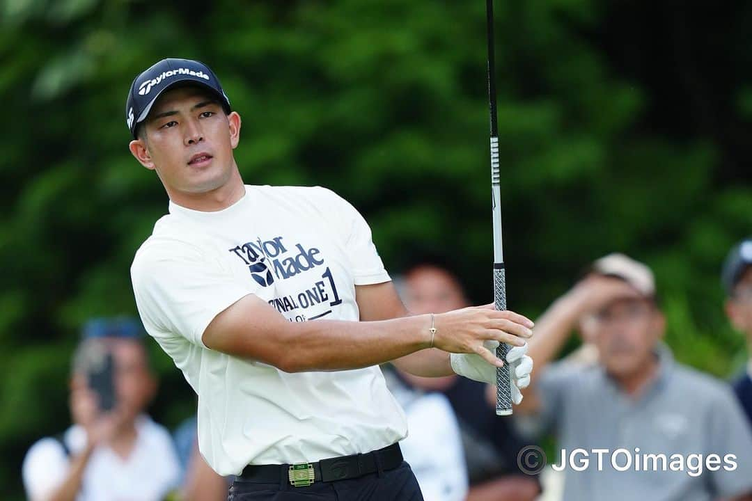  JGTO 男子プロゴルフツアーさんのインスタグラム写真 - ( JGTO 男子プロゴルフツアーInstagram)「横浜ミナトChampionship ～Fujiki Centennial～」最終ラウンド⛳️  中島啓太が通算13アンダーで逆転V‼️ 新規トーナメントの初代王者に輝きました✨ アマ時代を含めてツアー通算3勝目🏆🏆🏆  「途中の雨の中断を含め、遅い時間まで残ってくれたギャラリーの皆様に感謝です。これからも子供たちの目標となる選手になれるよう頑張ります！」とコメント！😆  おめでとうございました‼️👏😊㊗️🎊  #jgto #golftournament #男子ゴルフ #横浜ミナトチャンピオンシップ　#横浜カントリークラブ #初代チャンピオン #中島啓太」8月6日 20時43分 - japangolftour