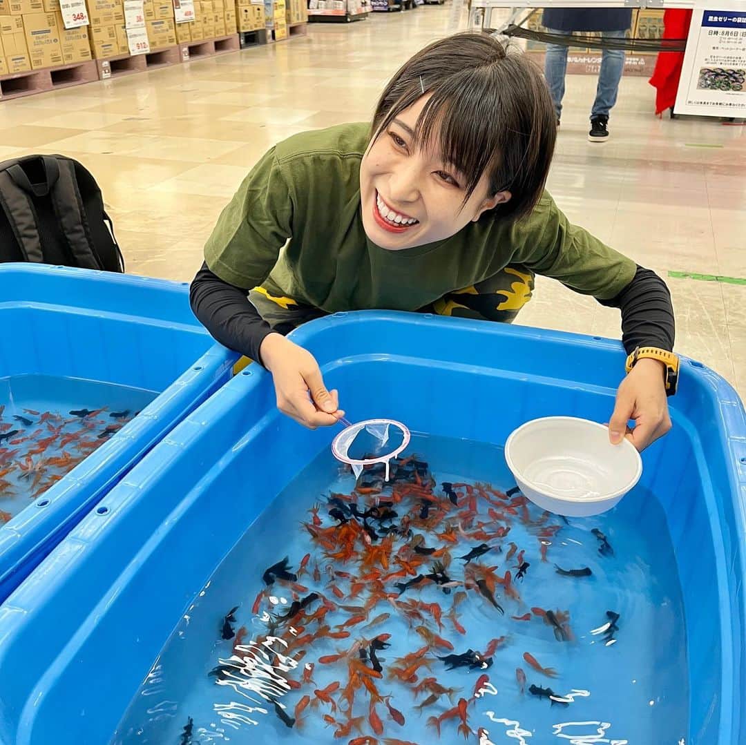 かほなんさんのインスタグラム写真 - (かほなんInstagram)「ホームセンターバロー羽島インター店にてトークショーでした！  遊びに来てくれた方、ありがとうー！！😆😆 トークショーもお渡し会も楽しいね☺️ 皆と一人一人お話しできて、楽しい1日でした！  ホームセンターバローさん、貴重な機会をありがとうございました！✨ 次回のバロイベは9/24(日)ホームセンターバローミタス伊勢店にて！ @hcvalor_ise_outdoor   三重県いくよー！！！ また会おうっっ！  かき氷は　#天保堂 @tempodo2016   #ホームセンターバロー #ホームセンターバロー羽島インター店 #さばいどる #かほなん」8月6日 20時45分 - survidol_kaho