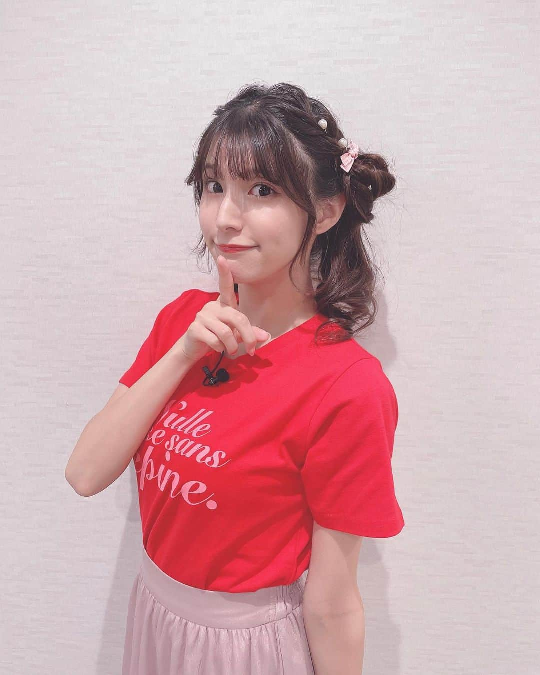 彩川ひなののインスタグラム：「昨日は生放送ありがとうございました♡*°  #くらげヘア 🪼🪼  ヘアメイクさんって天才だよねぇ( ◜ω◝ )  #クラゲヘア #ヘアアレンジ #hairstyle #ヘアメイク  #彩川ひなの #japanesegirl #自拍 #模特 #粉我 #swag #动漫 #扎心了#맞팔 #东京 #몸스타그램 #เซ็กซี่ #น่ารัก #น่ารักจัง #photooftheday #followme #instagood」