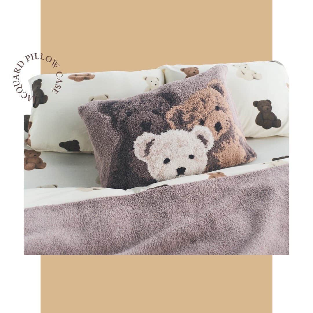 ジェラートピケさんのインスタグラム写真 - (ジェラートピケInstagram)「【RECOMMEND】  ＼gelato pique Sleep／  3COLOR BEAR Series  もこもこ可愛いピケベアたちがぎゅっと寄り添った'ベビモコ'素材のシリーズ。マルチカバーとピローケースがラインナップ。ちょこんと座ったベアが愛らしい3COLOR BEARシリーズのベッドリネンとコーディネート。  〈販売先〉 一部店舗販売 ・オフィシャルオンラインストア ・ウサギオンライン ・表参道ヒルズ店 ・ルミネ有楽町店 ・グランツリー武蔵⼩杉店 ・ラゾーナ川崎プラザ店 ・ららぽーとTOKYO-BAY店 ・万代ビルボードプレイス店 ・ルクア⼤阪店 ・ららぽーと堺店 ・ららぽーと福岡店 ※店舗の取り扱い時期や在庫につきましては各店舗までお問い合わせください。  #gelatopique #ジェラートピケ #gelatopique_sleep #ジェラートピケスリープ #ベア #beap #bedlinen #ベッドリネン #bedroom #ベッドルーム @gelatopique_official @usagionline」8月6日 20時56分 - gelatopique_official