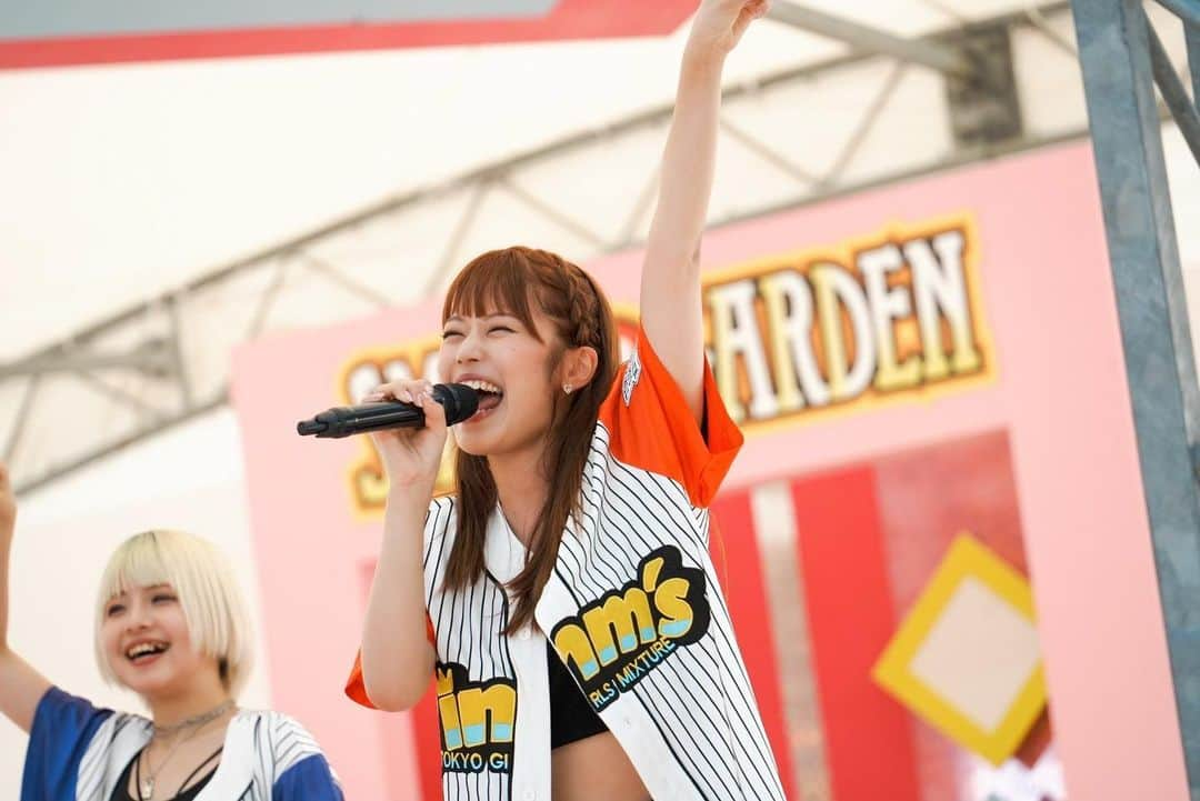 林茜実里のインスタグラム：「TIF2023 夏っていいなー！！！  新ユニフォーム衣装！ピムスロゴどかん！  ステキな写真いっぱい撮ってもらったよ🌟 : #tif2023 #ピムス #ユニフォーム」