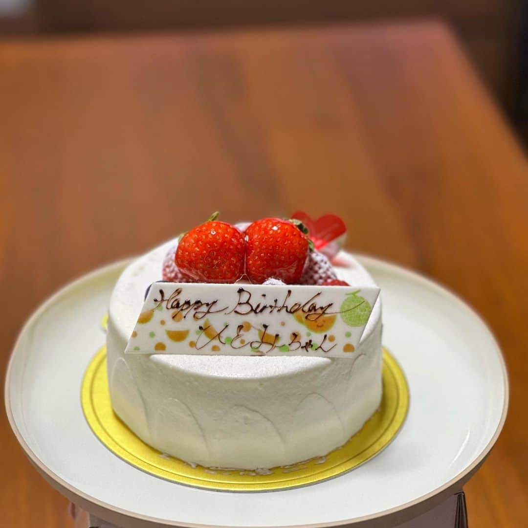生天目仁美 さんのインスタグラム写真 - (生天目仁美 Instagram)「ケーキ。 すっごく美味しかった。 あまりにも美味しくて 次の日もう一度買いに行こうかと思った😆」8月6日 20時49分 - naba3po