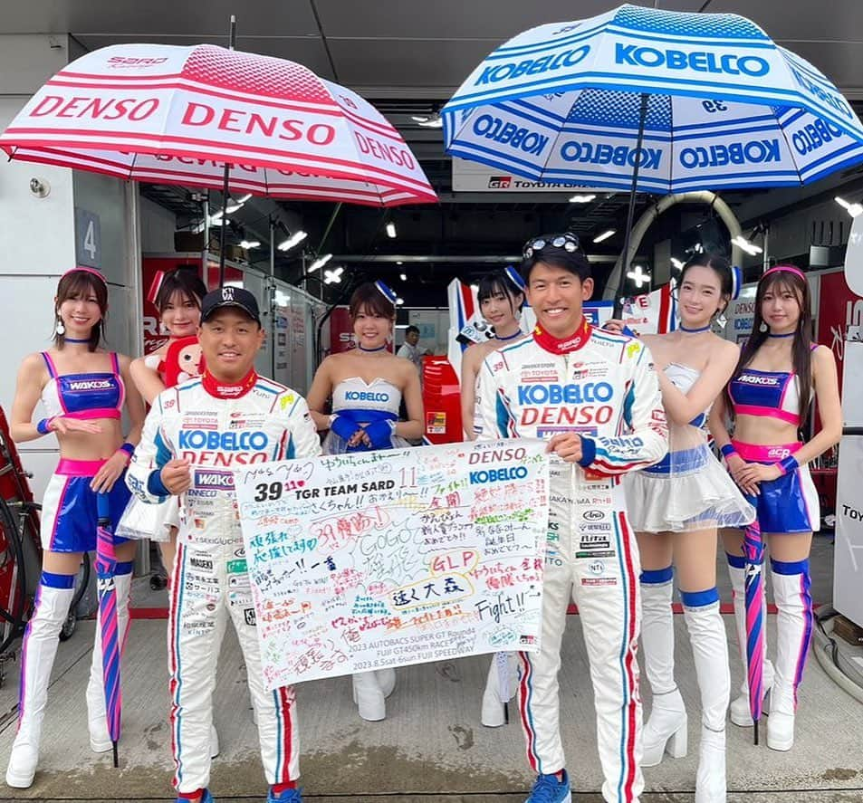 生田ちむのインスタグラム：「SUPERGT第4戦富士スピードウェイ #39 DENSO KOBELCO SARD GRSupraは9位でした！ 序盤からオーバーテイクもあってモニターで抜かれたりしてトップが見える所までいってましたが大雨だったりSCだったりもありレース展開も変わり厳しいレースとなりました。 次戦は8/26-27鈴鹿です！ファンミーティングの申し込みも受付中！」