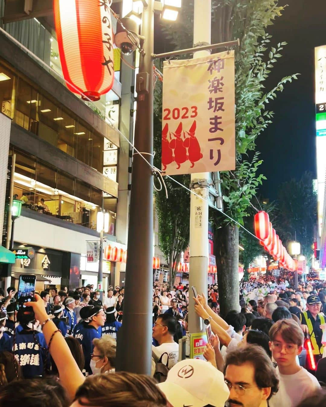 西村まどかさんのインスタグラム写真 - (西村まどかInstagram)「どこ行ってもお祭りやってて楽しい🏮 ご飯食べ行くだけの予定が、意図せずお祭りも味わえてラッキー☺︎ ㅤㅤㅤㅤㅤㅤㅤㅤㅤㅤ この夏の個人的ブームは、ファミマのカフェラテ☕️ 普段はセブン派ですが、大好きなミッションインポッシブル仕様になってて、ついついこっち買っちゃう。笑 今作３時間弱あったけど、あっという間で面白かった〜〜！ ローマで行った場所がたーくさん出てきてテンションあがりました🇮🇹 カーチェイス好き。笑 ㅤㅤㅤㅤㅤㅤㅤㅤㅤㅤㅤ  #夏の思い出」8月6日 20時51分 - madoka_nsmr