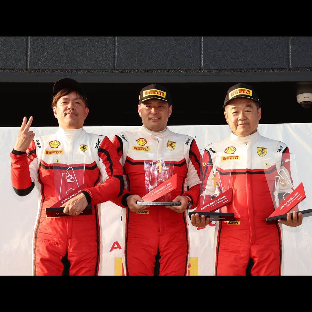 Ferrari Japanさんのインスタグラム写真 - (Ferrari JapanInstagram)「ザ・ファイナルラウンド。「#Ferrarichallenge ジャパンシリーズ」Race2決勝戦が行われたスポーツランドSUGOでは15名の挑戦者たちが最後の勝負に心血を注いだ。陽が落ち始めた残り7分、リタイアや接触トラブルで上位が入れ替わる波乱の展開に。まさに“SUGOの魔物が大暴れ”。5年ぶりの日本復活となったシリーズ最終戦は、誰も予想できないドラマチックなRACEで終幕。限界を突破した者のみが味わえる熱戦の余韻に浸った。  #Ferrari #フェラーリ #FerrariJapan #Ferrarichallenge #FerrariChallengeJapan #Ferrari488ChallengeEVO #FerrariCorseClienti #FerrariRaces #フェラーリチャレンジ #フェラーリレース #LuxuryLifestyle #LuxuryCars #CarLifestyle #Ferraristi #ラグジュアリーカー」8月6日 20時52分 - ferrarijpn