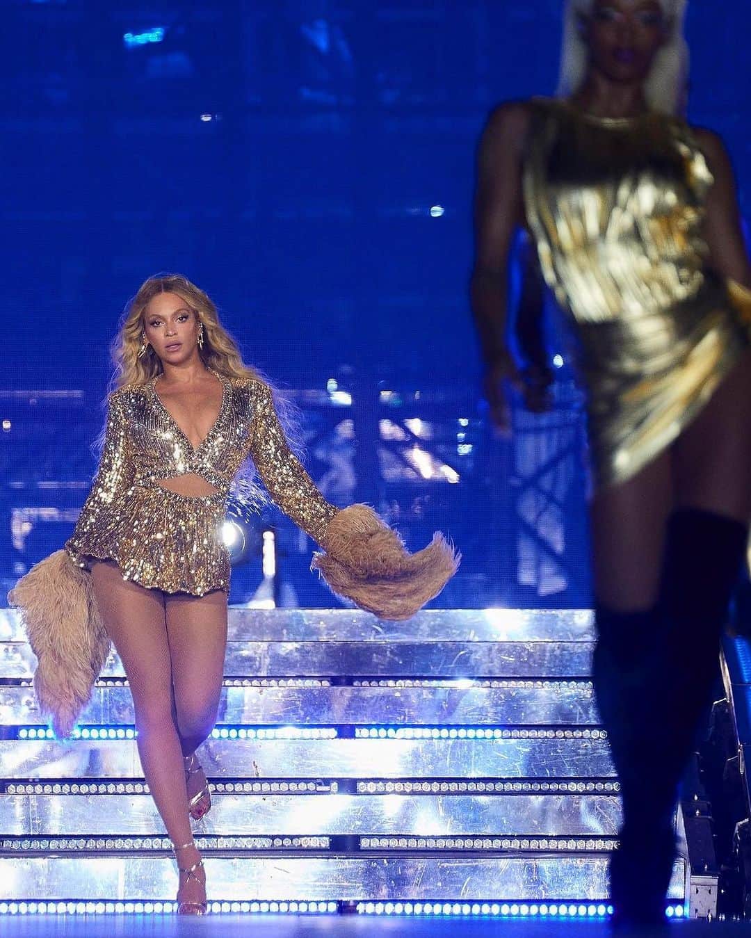 SELF PORTRAITさんのインスタグラム写真 - (SELF PORTRAITInstagram)「@beyonce wears a custom self-portrait  gold hand-embellished sequin mesh bodysuit with cut out detailing and matching skirt during her #RenaissanceWorldTour.   Washington, D.C. 5th August 2023  Styled by @sarrjamois」8月6日 20時58分 - mrselfportrait