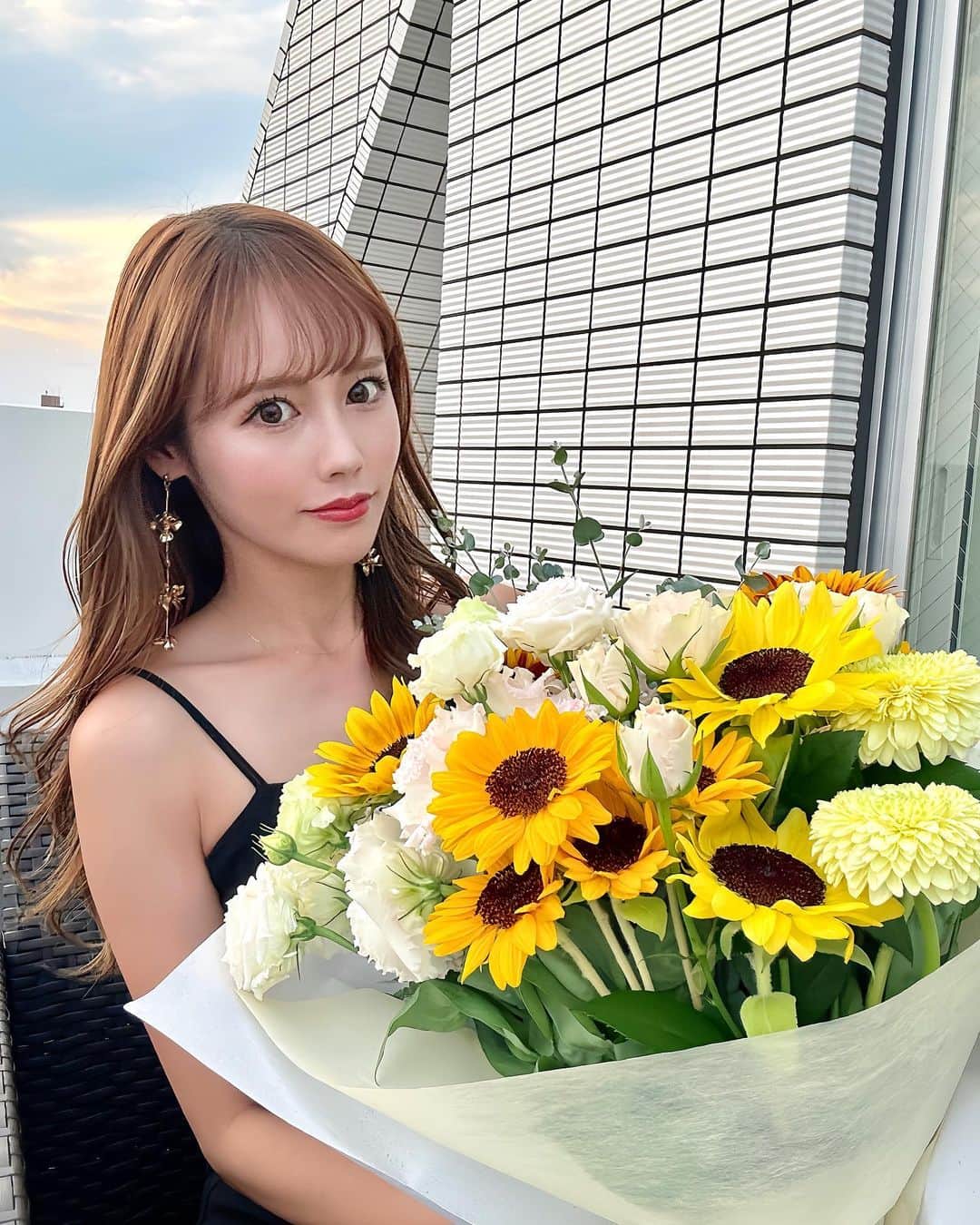 のインスタグラム：「・ ⁡ ⁡  ⁡ また一つ歳を重ねて29歳になりました🌻 ⁡ ラスト20代楽しみます🕊✨ ⁡ ⁡」