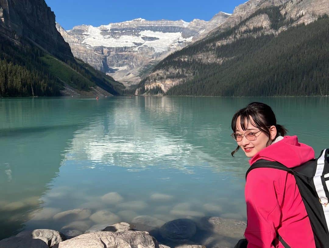 齊藤美沙貴さんのインスタグラム写真 - (齊藤美沙貴Instagram)「先月夏休みで行ったカナダ 9日間のロングバケーション  たくさんの自然と、違った文化を 目一杯楽しんできた🥺💕🇨🇦  写真を載せてないことに気づいて 振り返った時に思い出記録したくて今更…🗒️✏️  思い出を振り帰る前に、転職のバタバタで 目まぐるしい生活になってしまった。。  両親からも写真をもらったら また見返して、寂しくなった時のパワーにする🥰  #家族旅行#夏休み#海外旅行#カナダ#ナイアガラの滝#エメラルド湖#レイクルーイズ」8月6日 21時02分 - misya_kids