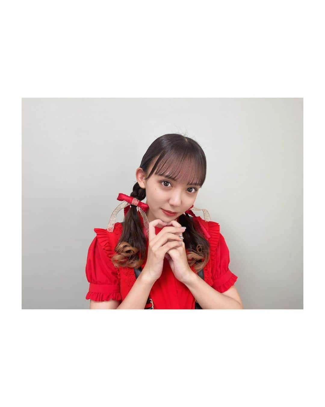 川瀬あやめ（ukka）のインスタグラム：「・ TIF2023 ありがとうございました！ 1日目は暑すぎたし3日目は雨と雷だし とっても記憶に残るTIFになりました✌🏻  私とTIFで一緒に思い出作ってくれたみんな 本当にありがとう〜 今日は全然お話できなくて悲しいから8月たくさん会おうね、😮‍💨  #tif2023 #三つ編みアレンジ #グラデーションカラー #川瀬あやめ #ukka」