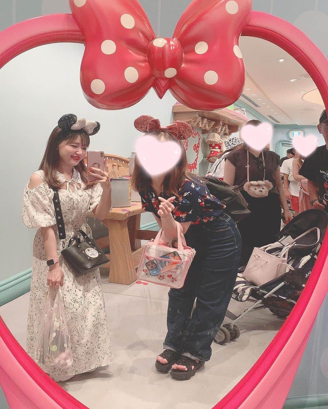 Riicoさんのインスタグラム写真 - (RiicoInstagram)「🐭🖤🎀 ③ ミッキー♡ミニーーーーっ♡ ハグしてくれたりお誕生日おめでとうってしてくれたりして嬉しくて可愛くて癒されたぁあ♡ らぶ！！！ ・ ・ #ディズニーランド #tokyodisneyland  #ディズニー40周年 🎉💜 #ミッキー #ミニー #バースデーディズニー」8月6日 21時09分 - riico123ta