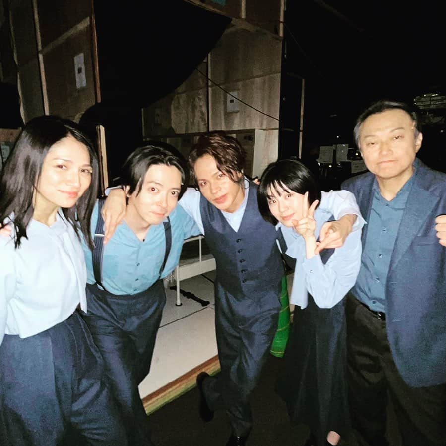 のインスタグラム：「. 舞台『After Life』。 一昨日博多で大千穐楽を迎え、 無事幕を閉じました。 観に来て下さった皆様、 本当に本当に有難うございました！！  この作品に対する想いと 皆で共有した思い出が多過ぎて 私の中で忘れられない作品になりました。  色んな気持ちがありますが この作品に関われたことで ひとつ夢を持たせて貰えたので それを胸に また次のステージへの道を 歩き出そうと思います。  心から皆さんに感謝します。  #AfterLife  #アフターライフ」