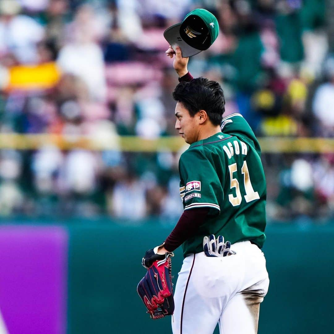 東北楽天ゴールデンイーグルスさんのインスタグラム写真 - (東北楽天ゴールデンイーグルスInstagram)「⚾️  ⚾️E 2-1 M⚾️  則本選手が8回111球4安打1失点5奪三振の好投で6勝目‼️‼️ 9回は松井裕樹選手が締めて25セーブ目✨✨ 打っては小郷選手が初回に先制タイムリー🔥 さらに阿部選手が5回に貴重な追加点となるタイムリー👏🏼👏🏼 村林選手、小郷選手、小深田選手が盗塁でチャンスメイク🦅  #鷲が掴む #rakuteneagles #EAGLESEARTHGREEN  #則本昂大 #阿部寿樹 #小郷裕哉  #小深田大翔  #太田光 #松井裕樹 #伊藤裕季也」8月6日 21時10分 - rakuten_eagles