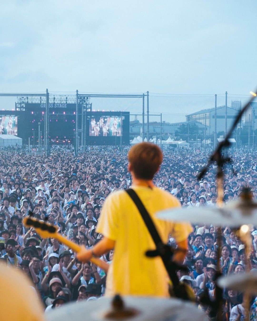 GENさんのインスタグラム写真 - (GENInstagram)「2023.08.06 千葉市蘇我スポーツ公園 『ROCK IN JAPAN FESTIVAL 2023』 雨を晴らし、虹まで出してしまった 🌈 あきらかに蟹丼を食べ亮君と遊ぶ計画を立てて、初めてAdoを観た日。 photo by @takeshiyao」8月6日 21時10分 - 04genls