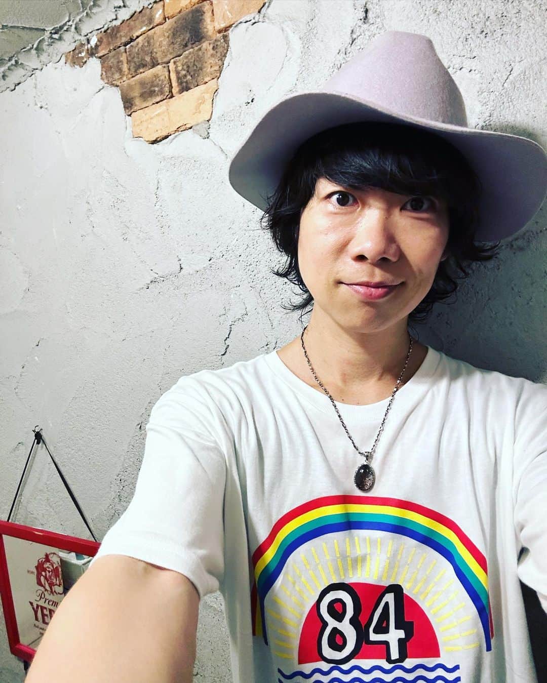 のインスタグラム：「このTシャツお気に入り🎵 あ💡何枚目がお好み？？？！👴 #ハジー #hazzie #8月4日 #ハジーの日 #8月4日はハジーの日 #foryou」