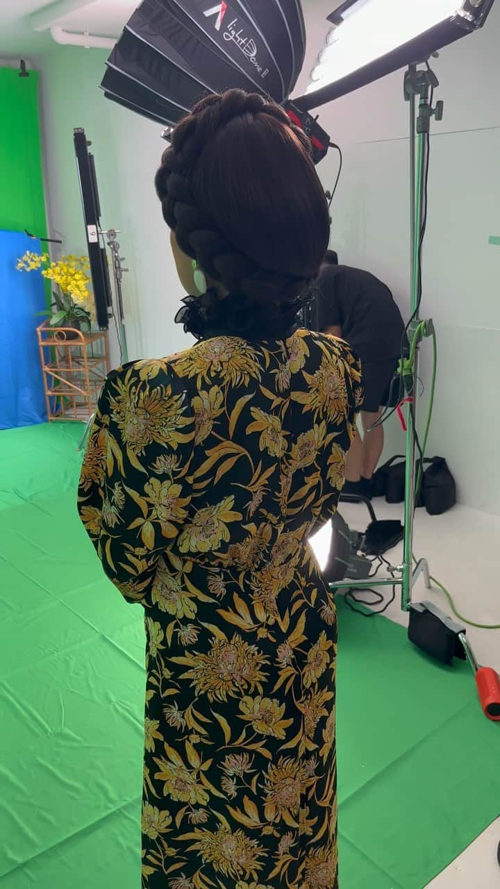 ZEN-LA-ROCKのインスタグラム：「明日21:30にスタジオ石監督の『継続はPARTY』のMVをプレミアム公開します🔉🔉🔉 この動画の後ろ姿は誰なのか🤔 そして、どうゆう事なのか🤔 最&高な事間違いないMVになりましたので乞うご期待です‼️‼️‼️ 21時からMON州を見てもらえたら、そのまま21:30からはMVが流れます（多分🥹） プレミアム公開も初なので皆様お手柔らかにお願いします🤘🏽 プロフィールにリンクあるので📲」