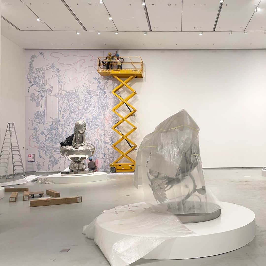 ジェームス・ジーンのインスタグラム：「Crunch time ⚡️⚡️⚡️Installing Eternal Spiral III in Shenzhen at SWCAC. Opens August 12 - Nov 17 ⚡️⚡️⚡️ @galleryallart」
