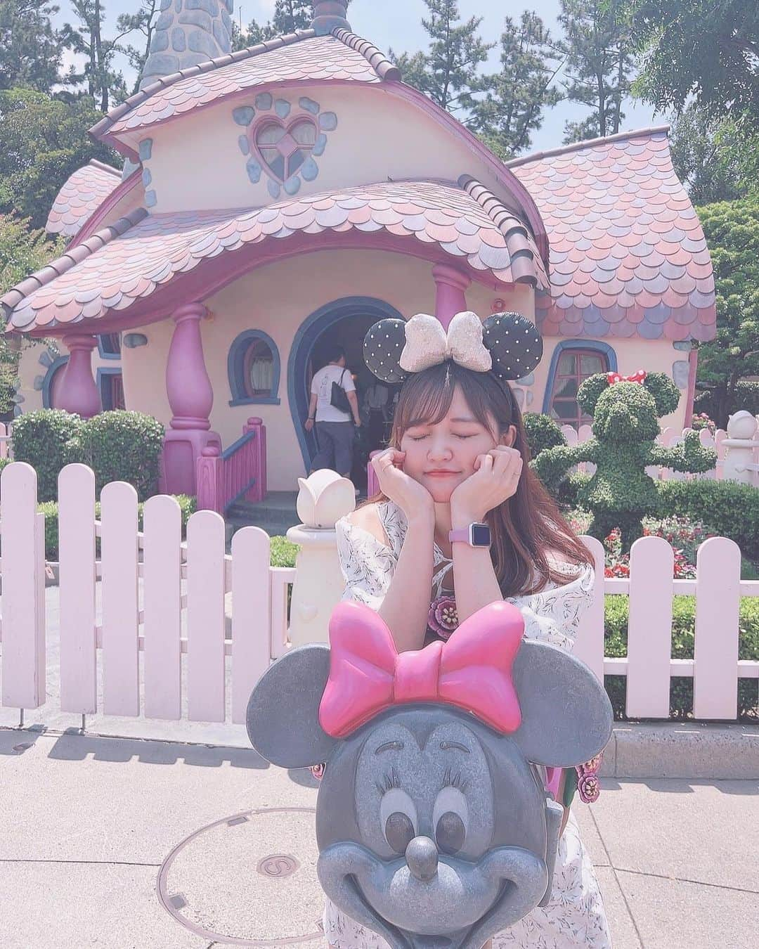 Riicoさんのインスタグラム写真 - (RiicoInstagram)「🐭🖤🎀 ⑥ ミニーちゃんんん🎀 膨張するらしいと撮った水槽のところむしろ盛れて爆笑したやつㅋㅋㅋ 本当楽しかったなぁ🥰🔥 ・ ・ #ディズニーランド #tokyodisneyland  #ディズニー40周年 🎉💜」8月6日 21時20分 - riico123ta