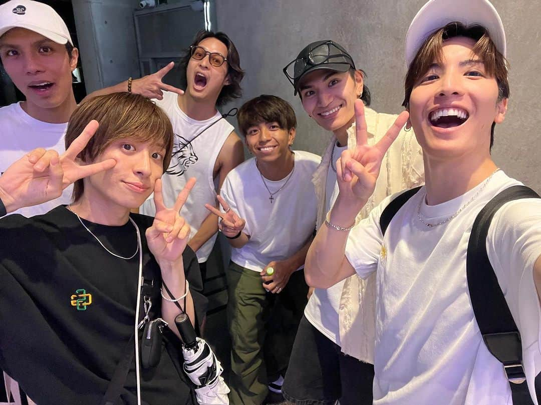 松岡卓弥さんのインスタグラム写真 - (松岡卓弥Instagram)「MATSURI 日々頑張ってます✨🥳  明日は一日中一緒やから 楽しみー🥹✨❣️  #matsuri#昭和歌謡#プロジェクト#秋元康 さん#監修」8月6日 21時20分 - takuya_matsuri