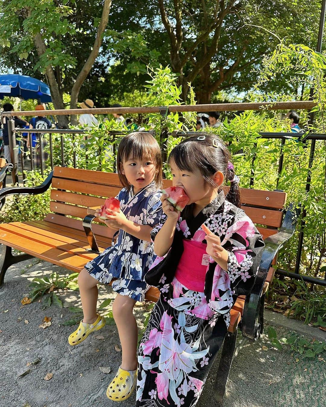 稲川千里さんのインスタグラム写真 - (稲川千里Instagram)「またまたお祭り🍉🍧🏮  #子どもとお出かけ #夏祭り #スイカ割り #輪投げ #ヨーヨー釣り #かき氷が好き #子ども浴衣 #夏の過ごし方」8月6日 21時36分 - chiicamera