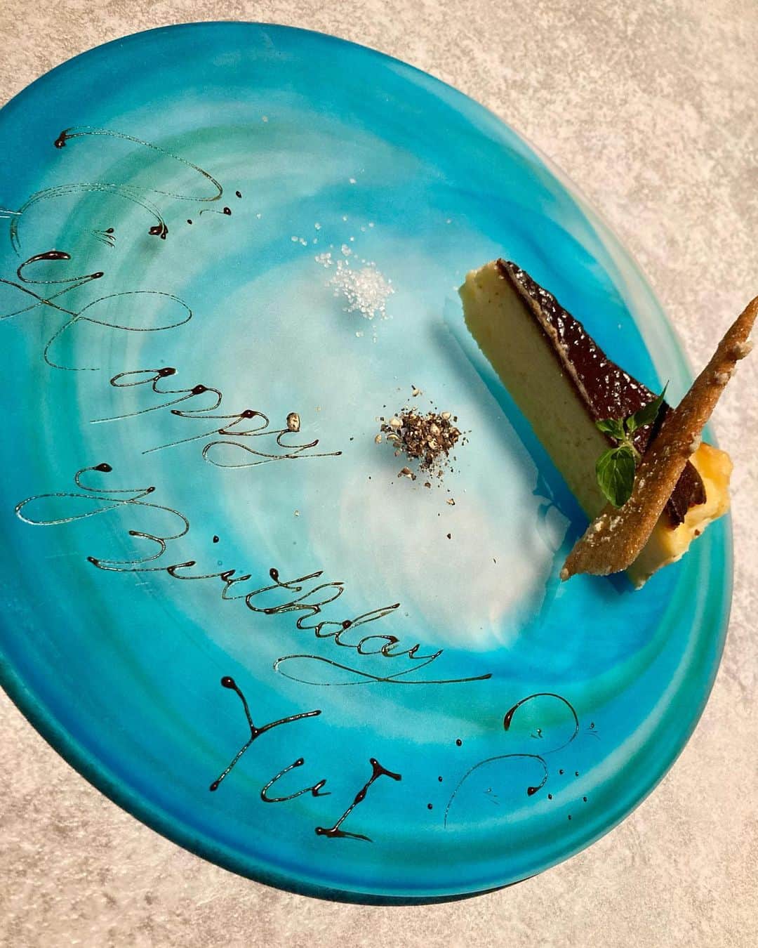 山田優依さんのインスタグラム写真 - (山田優依Instagram)「AC Kitchen in Ginza  【AC Kitchen】 📍銀座/スパニッシュ、フレンチ  銀座にあるマリオットホテルの、イノベーティブ スペイン料理のレストランで、お姉ちゃんが夏生まれの ママと私のお誕生日お祝いをしてくれました☺️  国産食材のお食事、ちょっとしたトッピングの味付けが とっても！美味しく、ボリュームのあるコースで 満足感が高いまた訪れたいと思うオススメレストラン✨  ご馳走様でした✨  スペインは食だけでなく人も、言葉も街も大好きで スペインに長期滞在したいと思っているほどだから 日本で久々に美味しいスペイン料理を食べて、 落ち着いていたスペイン欲がふつふつ蘇ってきた🤤  【AC Kitchen】 📍東銀座駅より徒歩3分 ⏰ 6:30 ~ 22:00 ● ディナーコース¥12650  #marriothotel #achotel #Japanesegirl #ginzatokyo」8月6日 21時38分 - yui_gourmetwalker