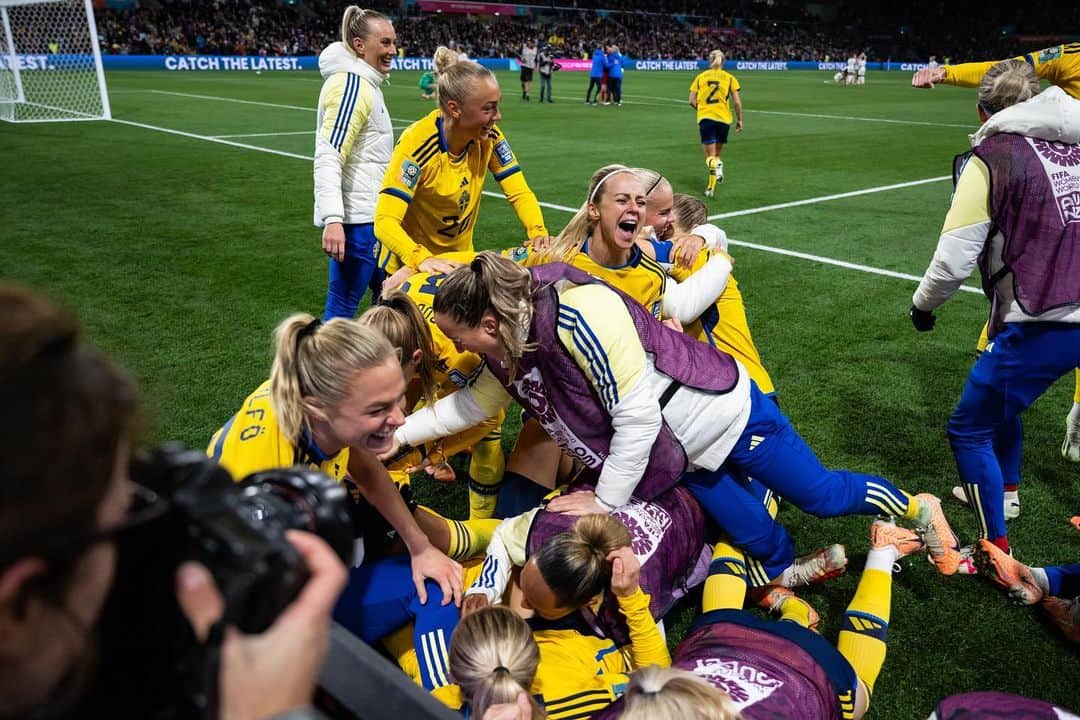 のインスタグラム：「THIS TEAM 😮‍💨🇸🇪 Through to the quarters!!」
