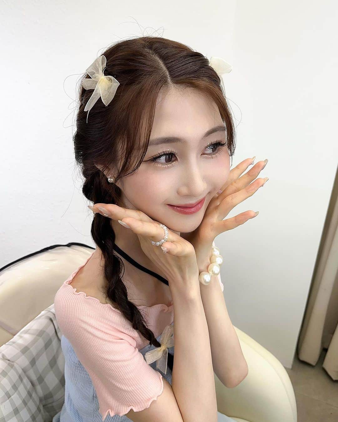 丹羽あんなのインスタグラム：「드라마 촬영날 헤메🎀  ドラマ撮影と記者会見当日はアイドルメイク💖 ロムアンドの姉妹ブランドとして登場したnuseの コスメを持ち込みメイクをして頂きました🫶🏻💕 @nuse.official #nuse」