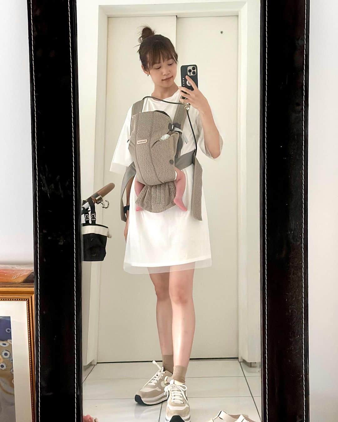 VANRIのインスタグラム：「☺︎< Hello August  バンリ生きてます！元気になりました🙌🏻✨w いやー実はしょーぐんの風邪をしっかりもらってしまい 産後の免疫力低下＋授乳による短時間睡眠 いろいろ合わさってなかなか長引いてしまいました… 母が来てくれていたせっかくの１ヶ月が 本当に記憶にないくらいあっという間で ありがたかったけども、勿体無さも🥲 ２児育児ももちろんがんばるけども お仕事復帰も、運動も、フードドクターの試験勉強も、 やりたいことありすぎて時間が足りーーん！！！ 自分があともう2〜3人欲しいです🐒🐒🐒w」