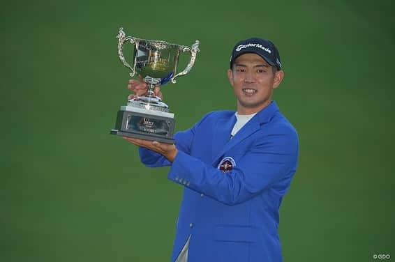 中島啓太のインスタグラム：「横浜ミナトチャンピオンシップ〜Fujiki Centennial 〜  今季２勝目をあげることができました🏆  "第１回"という大会で優勝する事ができて本当に嬉しいです。 開催していただいたこと、準備に携わってくださいました関係者の皆様に感謝いたします🙇🙏  72ホール完走できたのはスタッフの皆様の尽力のおかげどす。 そして、最後まで残って頂いたギャラリーの皆様、皆様の応援が力になり優勝争いを盛り上げてくれました👍 最高の最終組でした😎  ありがとうございました🤝  まだまだ！頑張ります🔥 灼熱の横浜楽しかった‼️  #justkeepgoing」