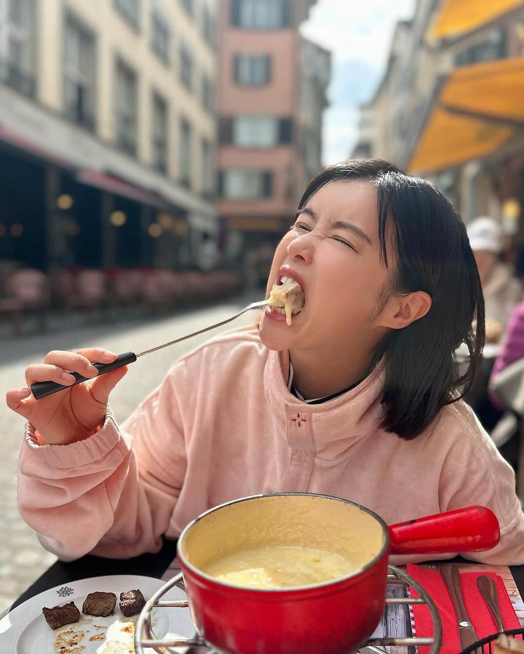 リー・ジャーインのインスタグラム：「今晚9點YT上新片💕」