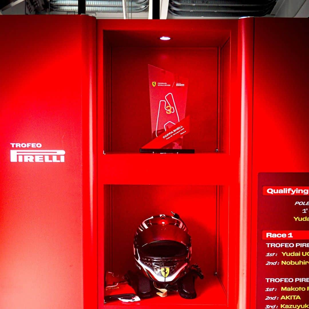 のインスタグラム：「4つの国内サーキット、全5戦にわたって熱戦が繰り広げられた「#FerrariChallenge ジャパンシリーズ」が終幕。5年ぶりの国内シリーズ復活をともに成功へと導き、盛り上げた#Ferraristi の情念と、それに応えたスタッフに最高の敬意を表して。ポディウムにあがったパイロットドライバーたちは今秋、イタリアで行われる祭典、フィナーリ・モンディアーリへ“愛馬”とともに参加する。チェッカーを受けても、本当の意味でのRACEは終わらない。  #Ferrari #フェラーリ #FerrariJapan #Ferrarichallenge #FerrariChallengeJapan #Ferrari488ChallengeEVO #FerrariCorseClienti #FerrariRaces #フェラーリチャレンジ #フェラーリレース #LuxuryLifestyle #LuxuryCars #CarLifestyle #Ferraristi #ラグジュアリーカー」