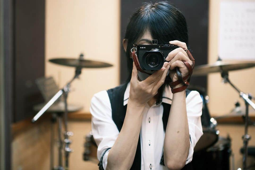 角田美喜のインスタグラム：「短めレッスン日で早めの帰宅できました🥁明日は久しぶりのNHKです😊 #xe4 #nokton」
