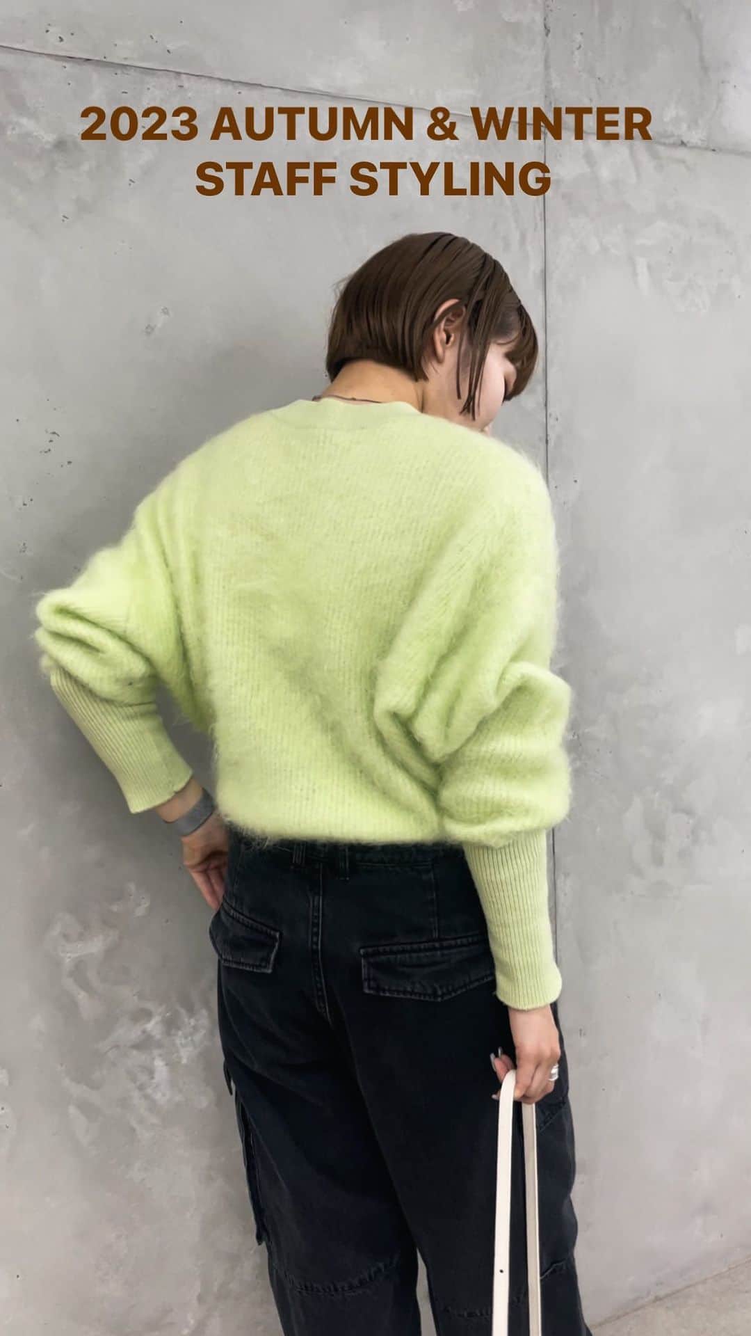 のインスタグラム：「【2023 AUTUMN & WINTER 】 STAFF STYLING  一足先にスタッフがニットやアウターなど秋冬に欠かせないアイテムを着用🍂 これから先のスタイリングの参考にぜひご覧ください。  ——  スタッフスタイリングも随時更新中！ プロフィールのリンクからCHECK☑︎  ——  @adametrope  @jadorejunonline  #adametrope  #jadorejunonline #アダムエロペ#aeam23aw #ニット #ニットコーデ #デニム #アウター #ロングコート #ウールコート #シャツ #白シャツ #柄パンツ #毛足ニット #カーディガン #スカート #秋コーデ #冬コーデ #スタッフコーデ #スタイリング #コーデ紹介」